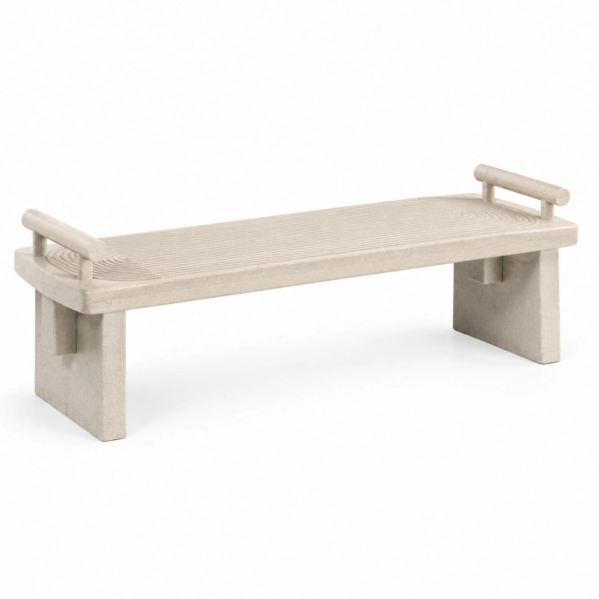 Minimalistische Sitzbank aus beigem Naturstein mit Armlehnen, 140 × 40 × 45 cm